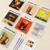 Das Mini-Malen-nach-Zahlen-Set „Erfrischende Getränke“ bringt spritzige Sommerfreude auf die Leinwand. Ob mit Zitrusfrüchten, Eiswürfeln oder bunten Gläsern – dieses Motiv ist ideal für warme Tage und gute Laune. Durch das kompakte Format eignet sich das Set perfekt für Anfänger, kreative Pausen oder als Mitbringsel. Mit vorgedruckter Mini-Leinwand, brillanten Acrylfarben und passenden Pinseln gelingt das kleine Kunstwerk ganz entspannt.